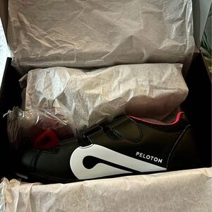 New in box womens Peloton cycling shoes (size 9)
